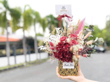 Load image into Gallery viewer, Preserved Flowers Vase To You (3 Roses & Hydrangea Design Red)