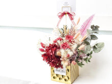 Load image into Gallery viewer, Preserved Flowers Vase To You (3 Roses & Hydrangea Design Red)