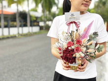Load image into Gallery viewer, Preserved Flowers Vase To You (3 Roses & Hydrangea Design Red)