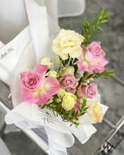 Load image into Gallery viewer, Premium Prestige Bouquet To You (Matt Pink Roses, Eustoma, Spray Roses Design)( Standard Size)