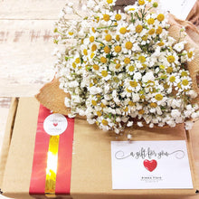 Load image into Gallery viewer, Premium Signature Bouquet To You : Chamomile & Baby Breath