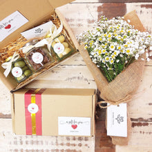 Load image into Gallery viewer, Premium Signature Bouquet To You : Chamomile & Baby Breath