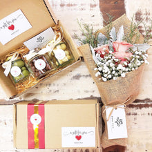 Load image into Gallery viewer, Premium Signature Bouquet To You (Cappuccino Roses Silver Leaf Design)