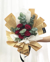 Load image into Gallery viewer, Prestige Bouquet To You (Red Roses Kraft Printing Wrap Bouquet To You)