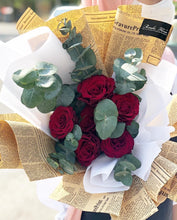 Load image into Gallery viewer, Prestige Bouquet To You (Red Roses Kraft Printing Wrap Bouquet To You)