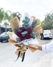Load image into Gallery viewer, Prestige Bouquet To You (Red Roses Kraft Printing Wrap Bouquet To You)