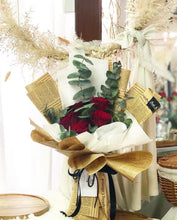 Load image into Gallery viewer, Prestige Bouquet To You (Red Roses Kraft Printing Wrap Bouquet To You)