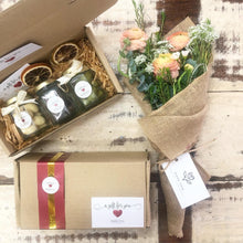 Load image into Gallery viewer, Exclusive Signature Bouquet To You (Ranunculus Orange Design)(Seasonal Flower)