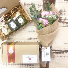 Load image into Gallery viewer, Exclusive Signature Bouquet To You (Ranunculus White Design)