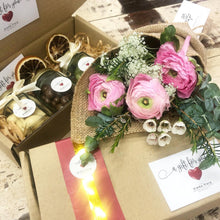 Load image into Gallery viewer, Exclusive Signature Bouquet To You (Ranunculus White Design)