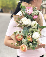 Load image into Gallery viewer, Exclusive Signature Bouquet To You (Ranunculus White Design)