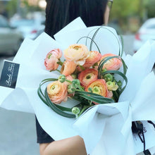 Load image into Gallery viewer, Prestige Bouquet To You (Ranunculus Orange White Wrap Bouquet To You)