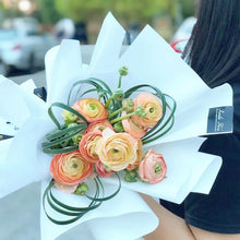 Load image into Gallery viewer, Prestige Bouquet To You (Ranunculus Orange White Wrap Bouquet To You)