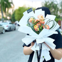 Load image into Gallery viewer, Prestige Bouquet To You (Ranunculus Orange White Wrap Bouquet To You)