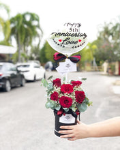 Load image into Gallery viewer, Valentines Hat Box Flower To You Exclusive Design Balloon