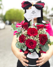 Load image into Gallery viewer, Valentines Hat Box Flower To You Exclusive Design Balloon