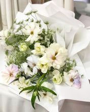Load image into Gallery viewer, Prestige Bouquet To You (Ranunculus Butterfly Lilac Blue Wrap Bouquet To You)