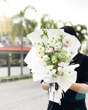 Load image into Gallery viewer, Prestige Bouquet To You (Ranunculus Butterfly Lilac Blue Wrap Bouquet To You)
