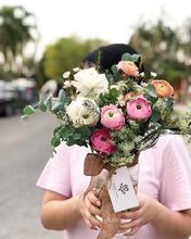 Load image into Gallery viewer, Flower Jar To You (Ranunculus 3 Colours Jar Design)