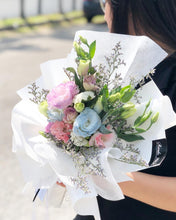 Load image into Gallery viewer, Prestige Bouquet To You (Eustoma Mix Colors Design)