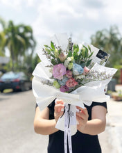 Load image into Gallery viewer, Prestige Bouquet To You (Eustoma Mix Colors Design)