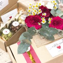 Load image into Gallery viewer, Premium Signature Bouquet To You (Red Roses Chamomile Design)