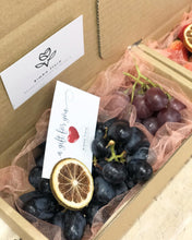 Load image into Gallery viewer, Fruity Gift Box To You (Black Grapes & Red Grapes)