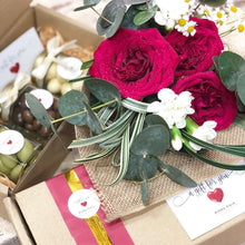 Load image into Gallery viewer, Premium Signature Bouquet To You (Red Roses Chamomile Design)