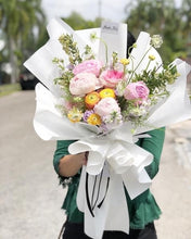 Load image into Gallery viewer, Prestige Bouquet To You (Ranunculus Orange White Wrap Bouquet To You)