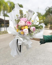 Load image into Gallery viewer, Prestige Bouquet To You (Ranunculus Orange White Wrap Bouquet To You)