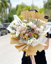 Load image into Gallery viewer, Premium Prestige Bouquet To You (Quicksand, Cappuccino, Ranunculus Kraft Wrap Bouquet To You)