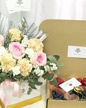 Load image into Gallery viewer, Fruity Gift Box To You ( Plum, Red Grapes, Blueberry, Strawberry)