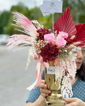 Load image into Gallery viewer, Preserved Flowers Vase To You (3 Roses + Hydrangea Design Red Pink Color)