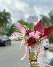 Load image into Gallery viewer, Preserved Flowers Vase To You (3 Roses + Hydrangea Design Red Pink Color)