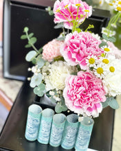 Load image into Gallery viewer, Cake Style Flower Money Box To You (Pink Mixture Flower In Black Box Design)