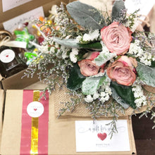 Load image into Gallery viewer, Premium Signature Bouquet To You (Cappuccino Roses Silver Leaf Design)