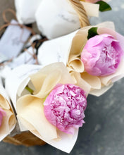 Load image into Gallery viewer, Prestige Bouquet To You (Peony White Wrap To You)