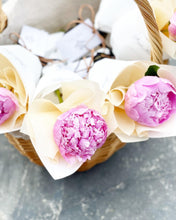 Load image into Gallery viewer, Prestige Bouquet To You (Peony White Wrap To You)