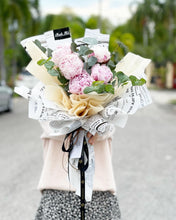 Load image into Gallery viewer, Prestige Bouquet To You (Peonies Style Wrap To You)