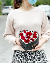 Load image into Gallery viewer, Flower Box To You ( 9 Red Roses Design)
