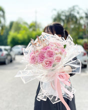 Load image into Gallery viewer, Prestige XL Bouquet To You (Round Ethiopian Pink White 33 Roses)