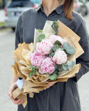 Load image into Gallery viewer, Prestige Bouquet To You (Peonies Style Kraft Wrap To You)