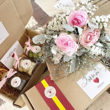 Load image into Gallery viewer, Premium Signature Bouquet To You (Dolce Summerhouse Roses Silver Leaf Design)