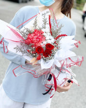 Load image into Gallery viewer, Prestige Wrap Preserved Roses To You (3 Roses & Hydrangea Red Design)