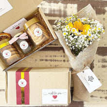 Load image into Gallery viewer, Premium Signature Bouquet To You (Sunflower Chamomile Baby Breath Design)