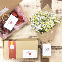 Load image into Gallery viewer, Premium Signature Bouquet To You : Chamomile & Baby Breath