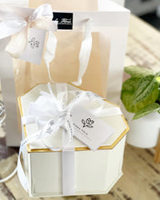 Load image into Gallery viewer, Everlasting Soap Flowers Diamond Box (Gold Earth Color Money Cash Giftbox)