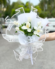 Load image into Gallery viewer, Prestige Bouquet To You (Tulip White Series-5 Stalks Style Wrap Design)