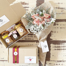 Load image into Gallery viewer, Premium Signature Bouquet To You (Cappuccino Roses Silver Leaf Design)