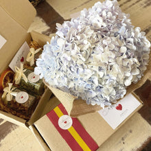 Load image into Gallery viewer, Exclusive Signature Bouquet To You (Hydrangea Blue Design)
